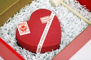 Аппетит к вандализму: 8 event-блюд, которые гости могут разбить, растопить и раздавить